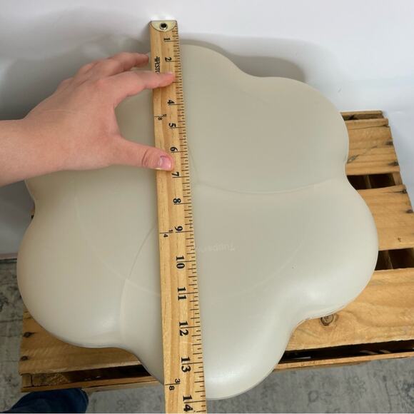Tupperware chip and dip floral bowl beige 1.5 Gallon - Picture 15 of 16